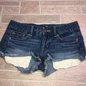 AEO 2 Short Shorts Lace Pockets Daisy Dukes 💋